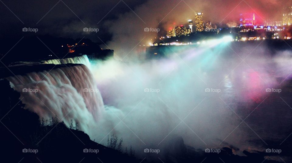 The dazzling Niagara falls...
