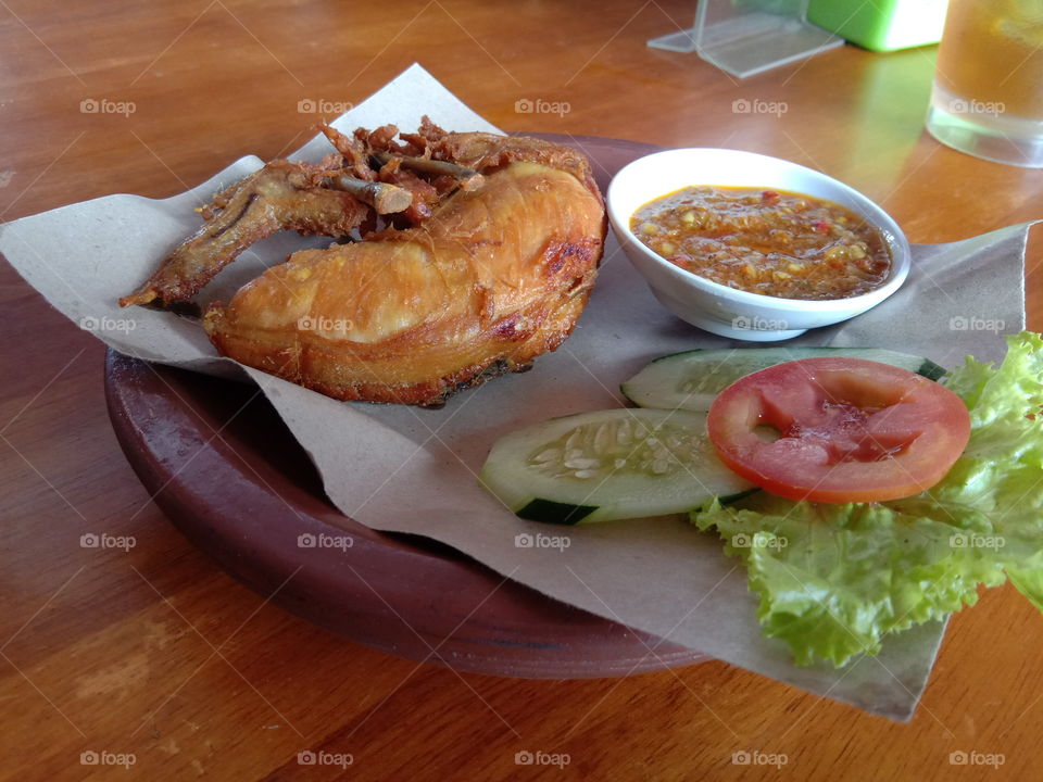 ayam goreng dengan sambal, fried chicken with chili sauce, indonesian food