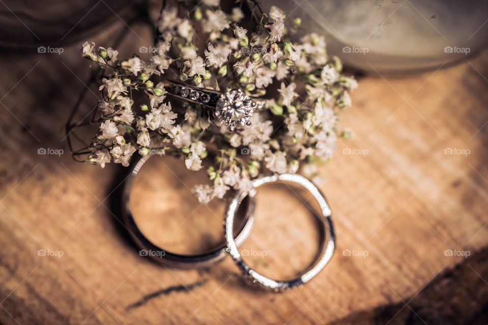 Jewelry rings ring wedding bands macro baby’s breath wood close up rings diamonds metal 