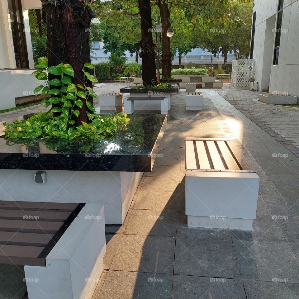 workplaces and discussion places located outside the office