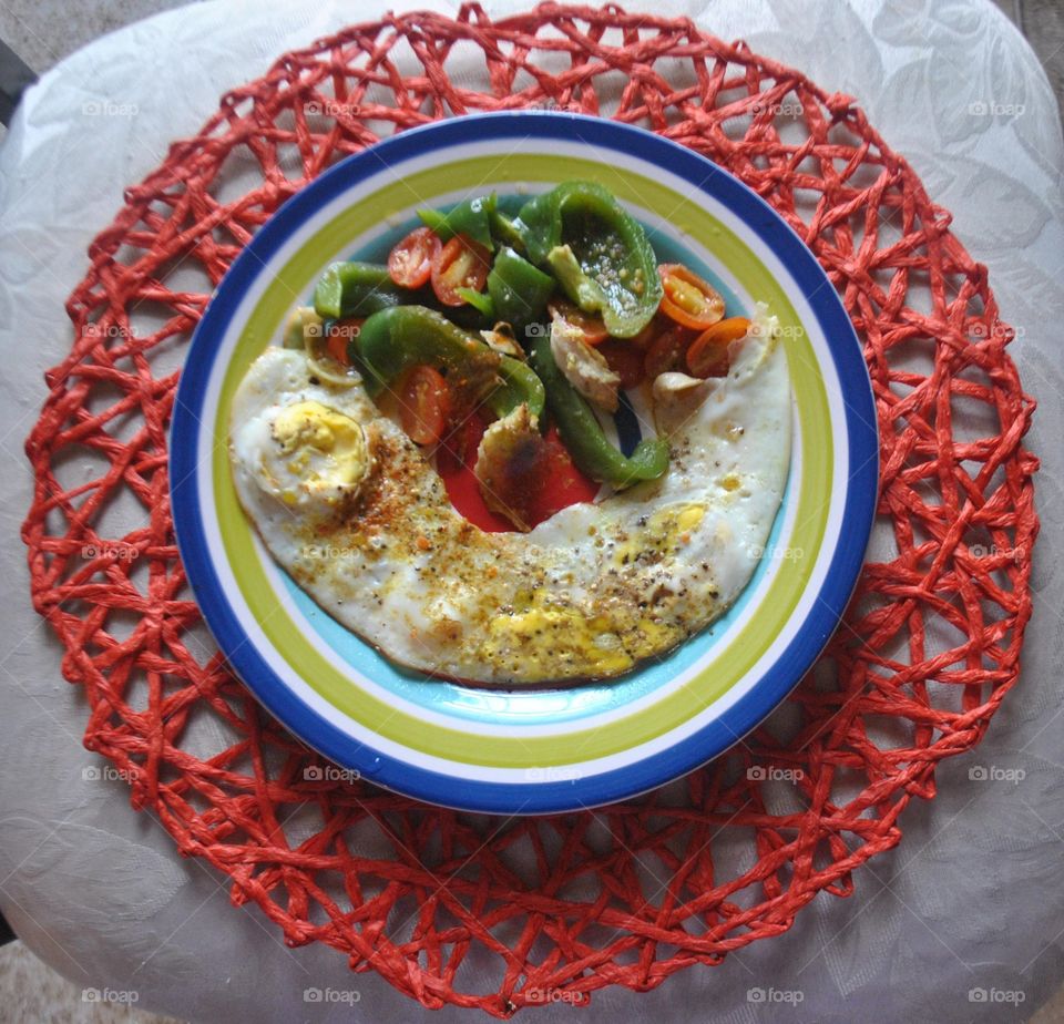 Healthy breakfast-eggs, pepper and tomato