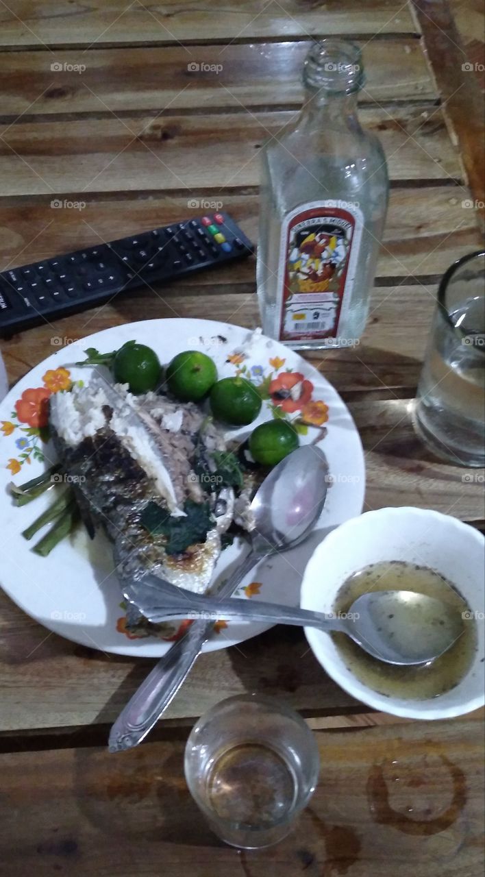 Food during drinking session with wine and grilled milkfish