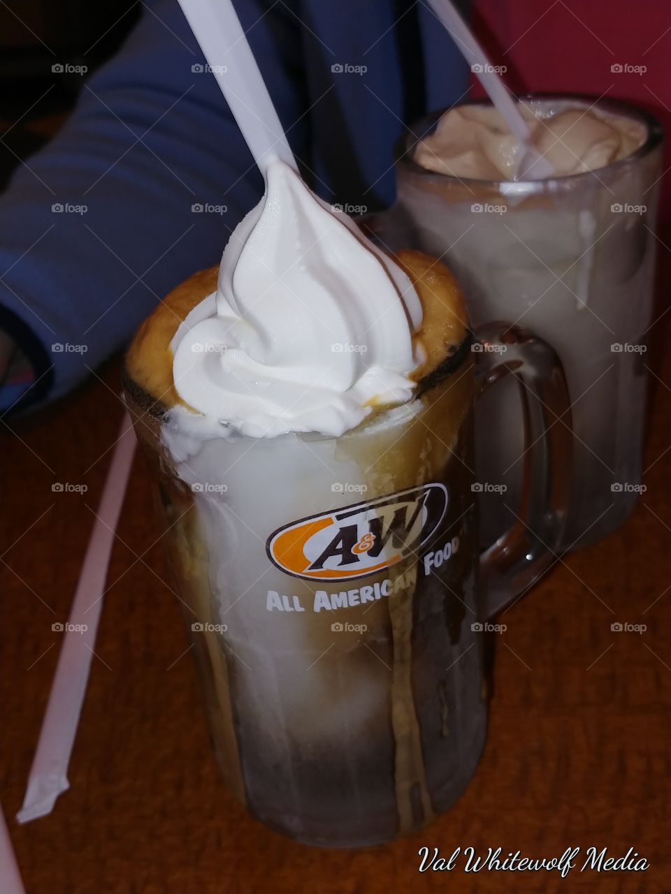 Rootbeer float ice cream cold A&W