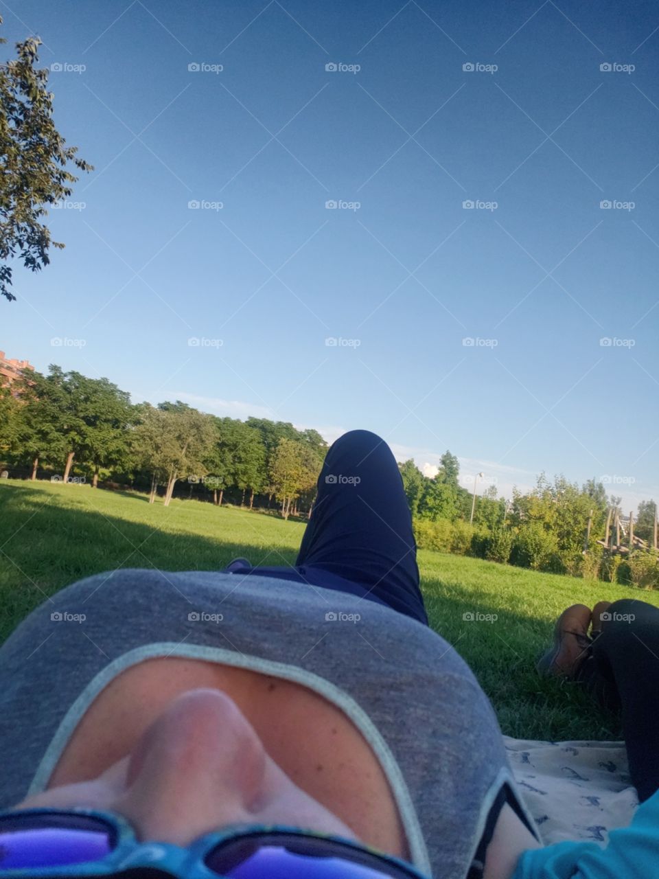 tarde de relax en un bello parque de Madrid, disfrutando de lo fresco de esa sobra en el calor del verano