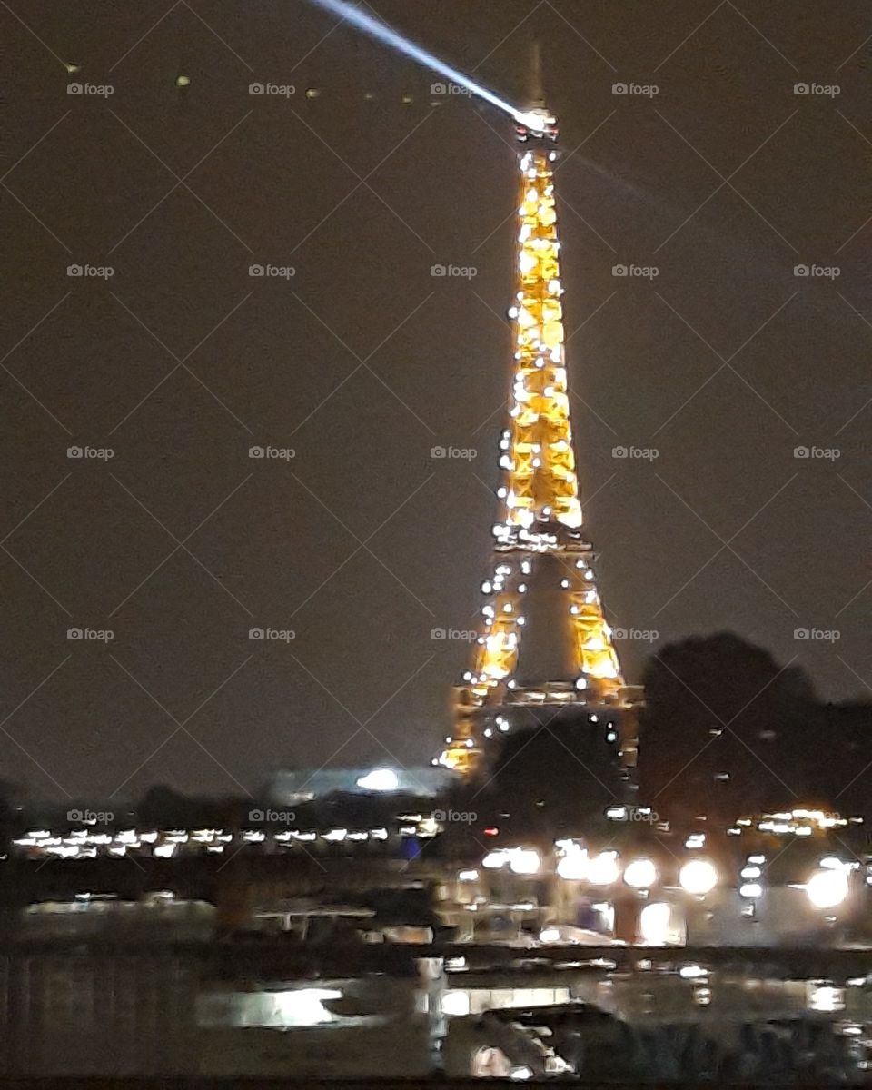 tour eiffel by night