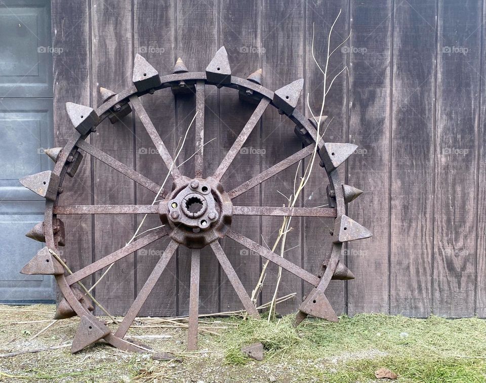 Old wheel with triangles