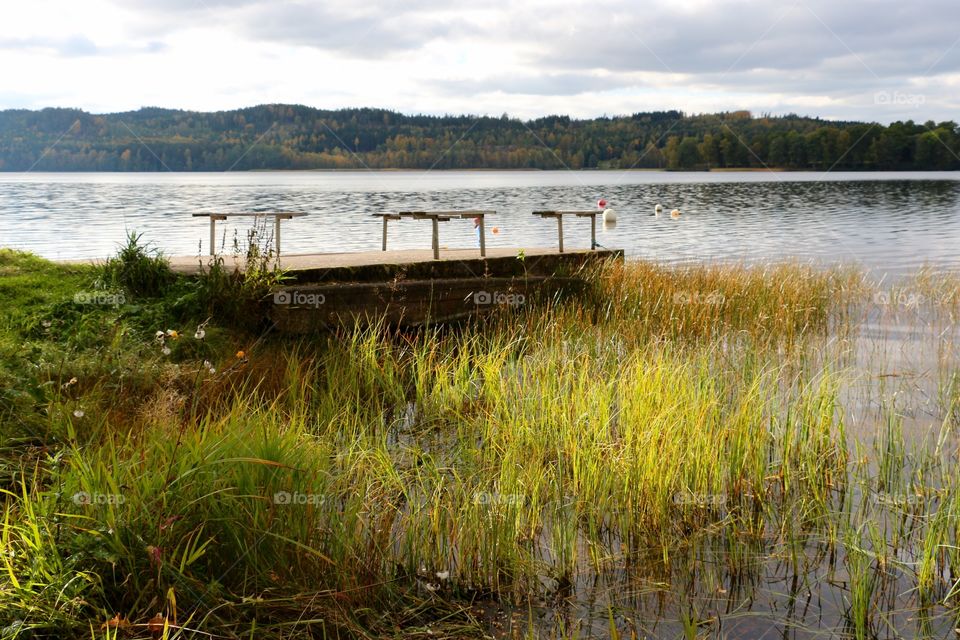 Vid sjön. Hösten är här