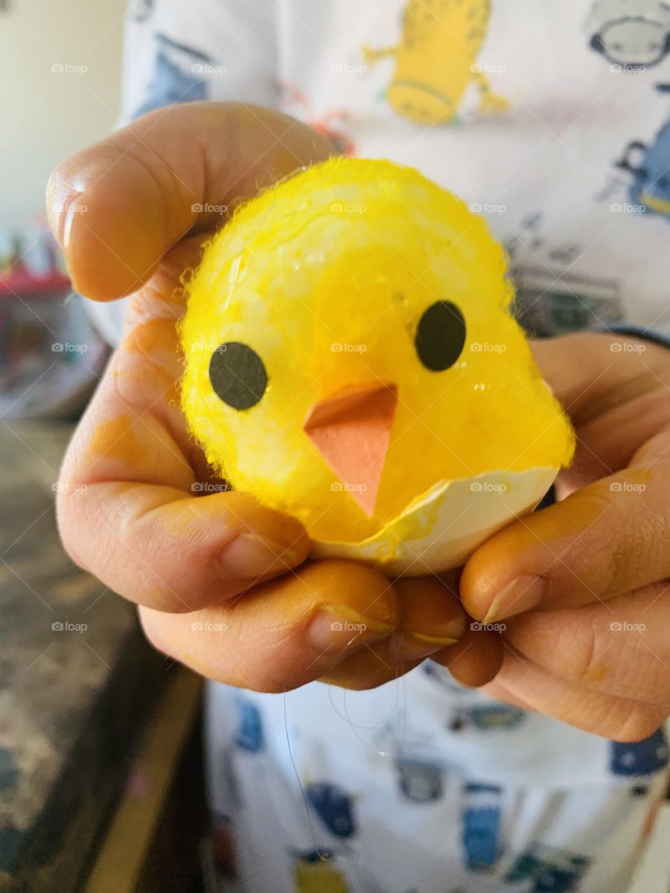 Making eggshell Easter chicks 