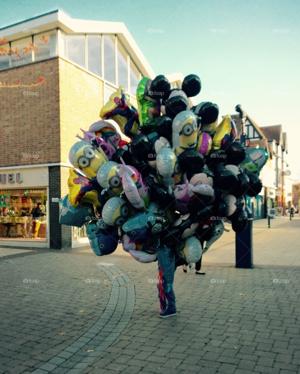 Street. Balloon seller 