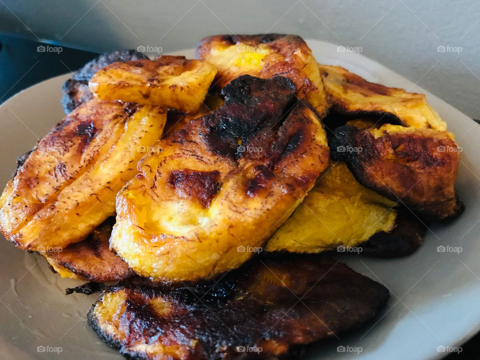 Plate of fried plantain / Plato de platano frito
