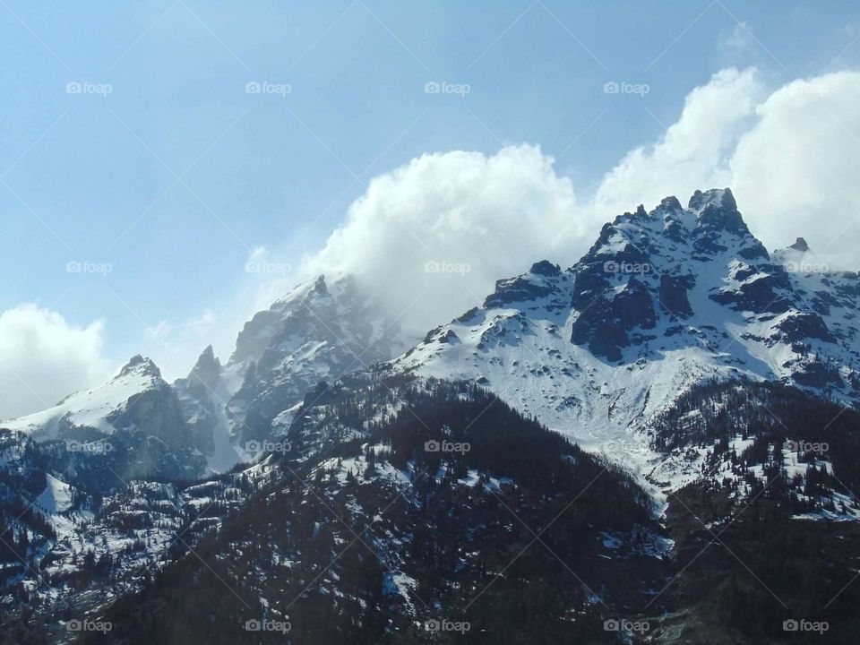 Mountain peaks in grand Teton national park.