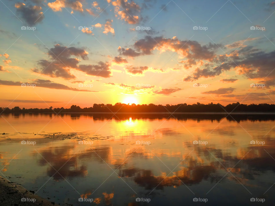 Dawn in the river 