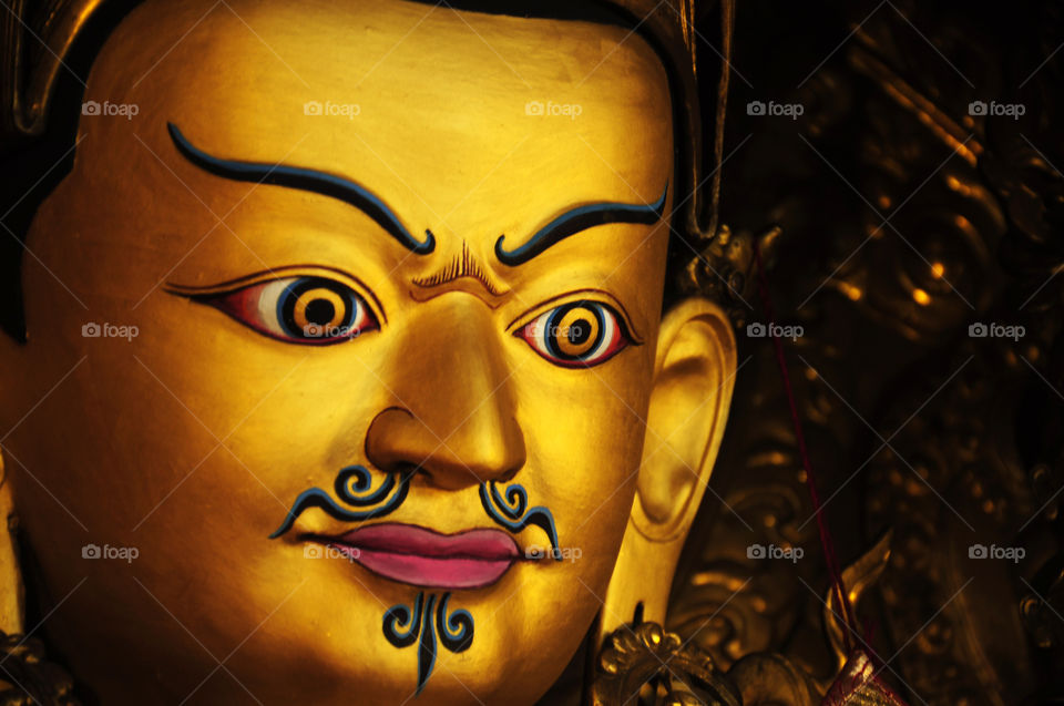 padmasabhava golden sculpture