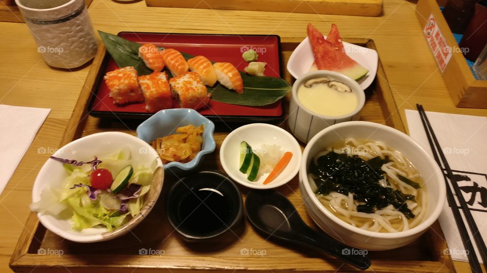 Salmon Sushi Set