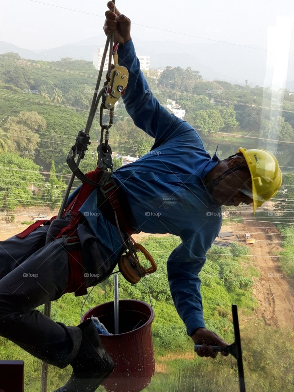 Window cleaner time in Mumbai