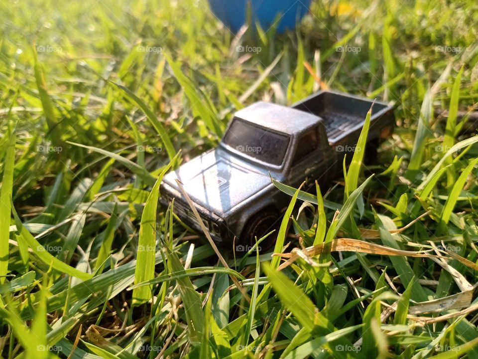 Tão pequeno que quase se perde na grama mas na imaginação é tão potente que não se traduz a alegria de brincar.🥰😍🎆👏🏼