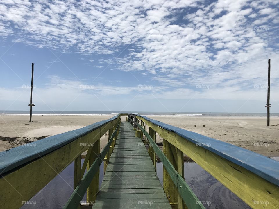 Passeio sobre riacho no encontro com o mar em Ilha Comprida - SP