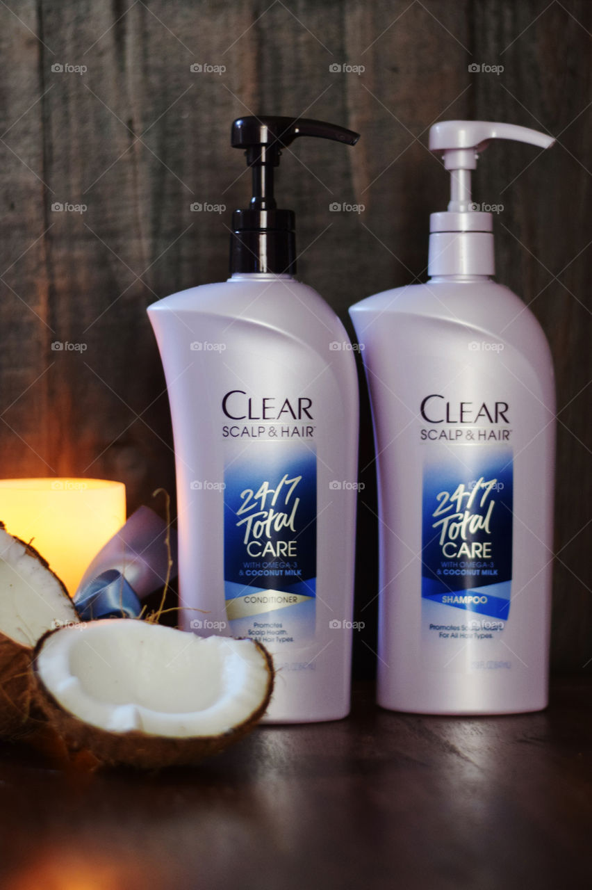 Clear shampoo with coconut