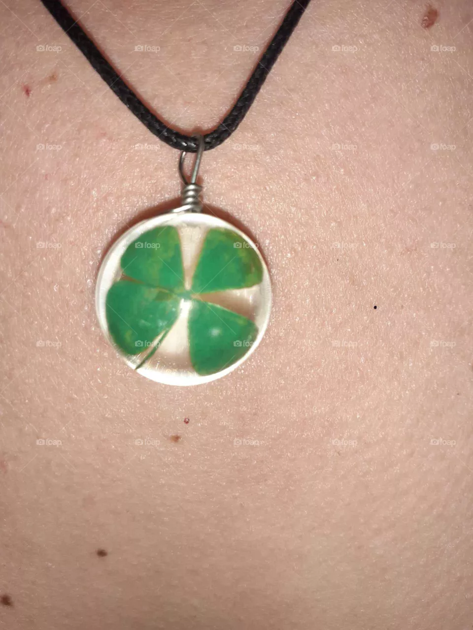 4 clover around the neck