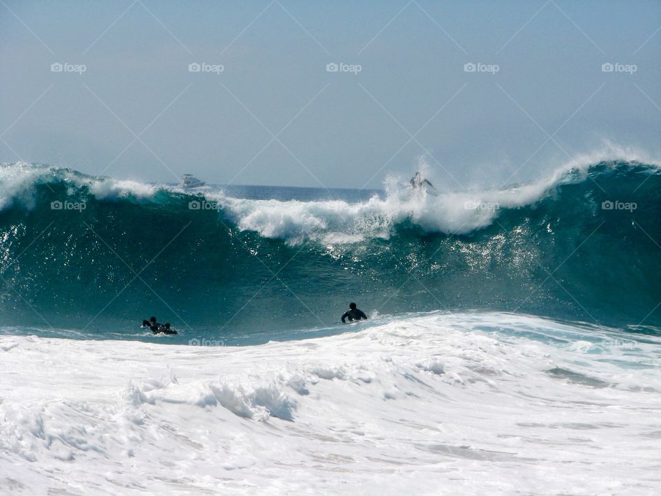 Yes there's a bodyboarders on top of this wave. Bodyboarder on top of a 10-15 foot wave!