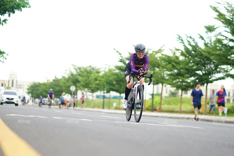Girl biciycle racer