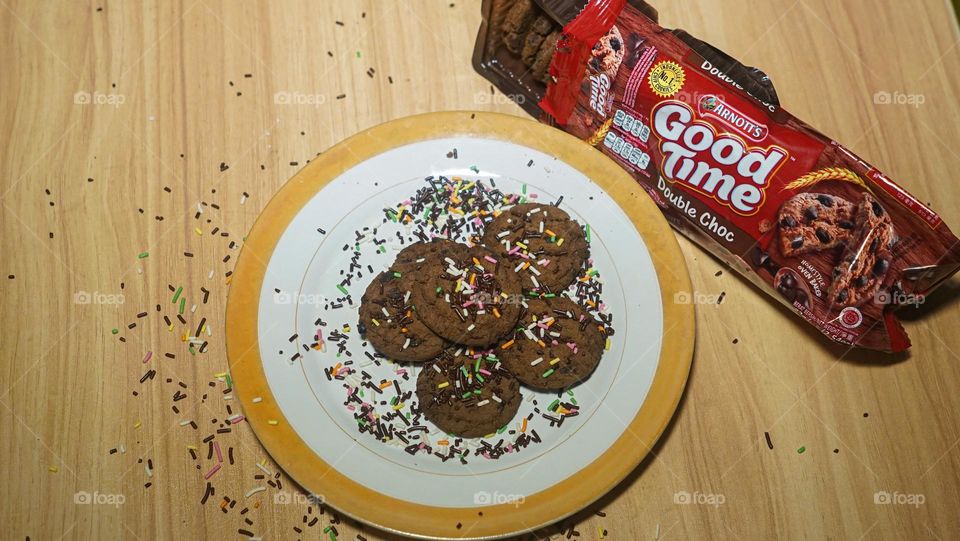 by eating good time chocolate cookies will make you feel happy