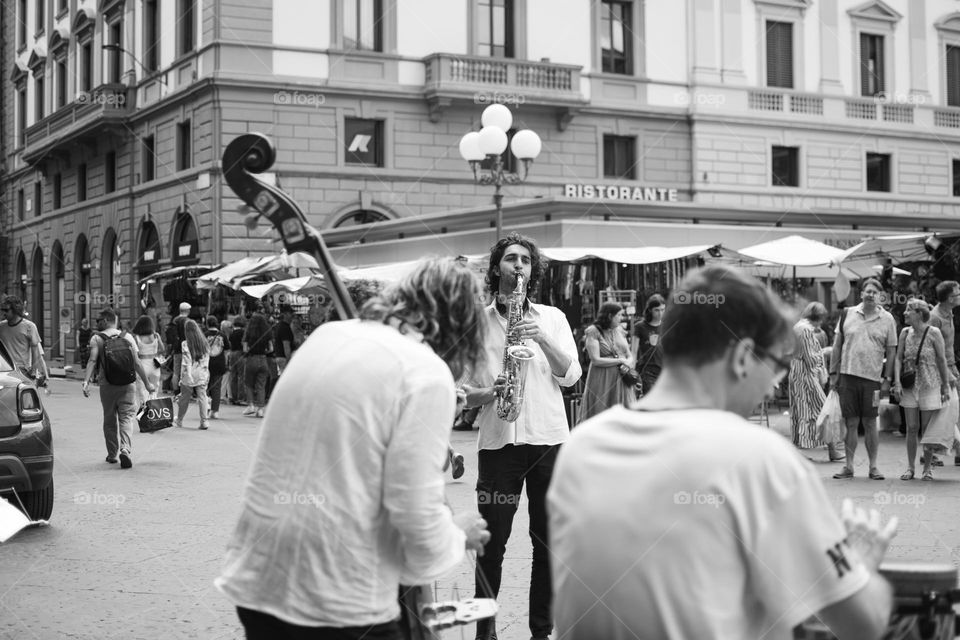 Brothers singing in the street