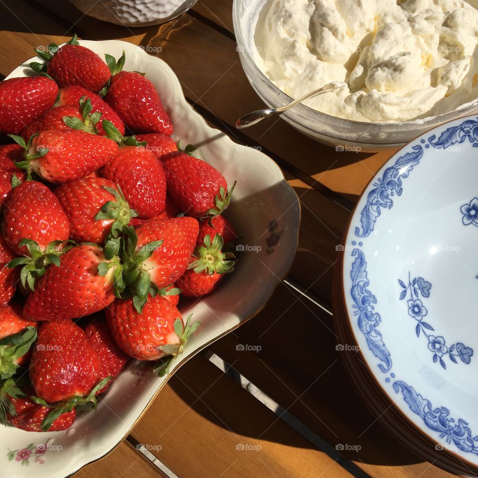 Strawberries with cream / jordgubbar med grädde