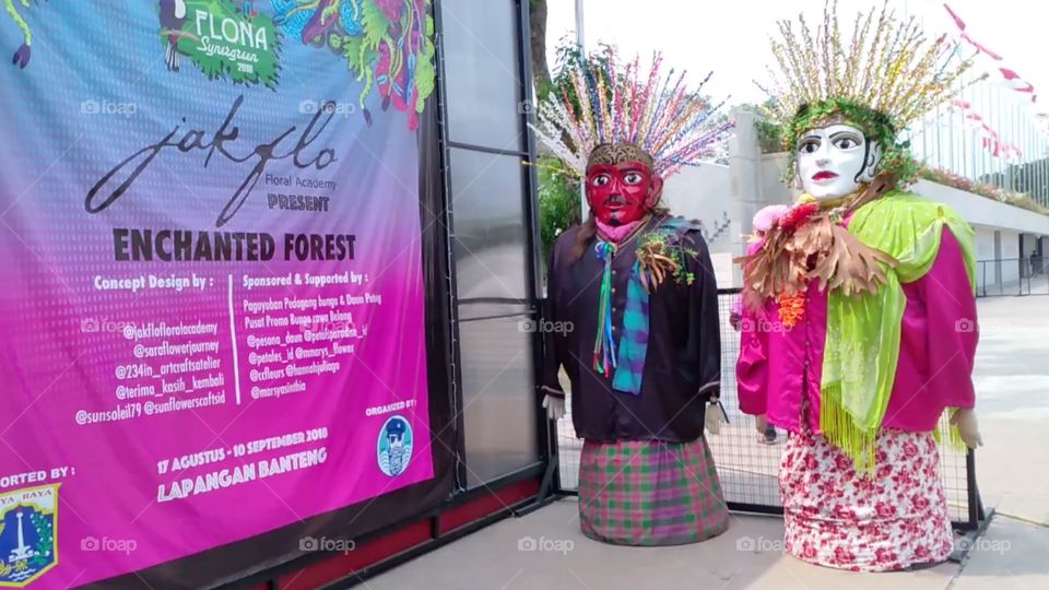 Ondel Ondel boneka besar ciri khas atau ikon budaya suku Betawi dari jakarta Indonesia