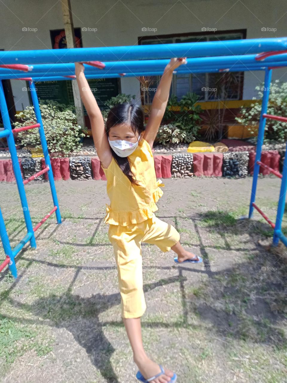 Yellow color is associated with sun, symbolizes optimism, energy, intellect, joy, happiness and friendship.It is also strongly associated with food.