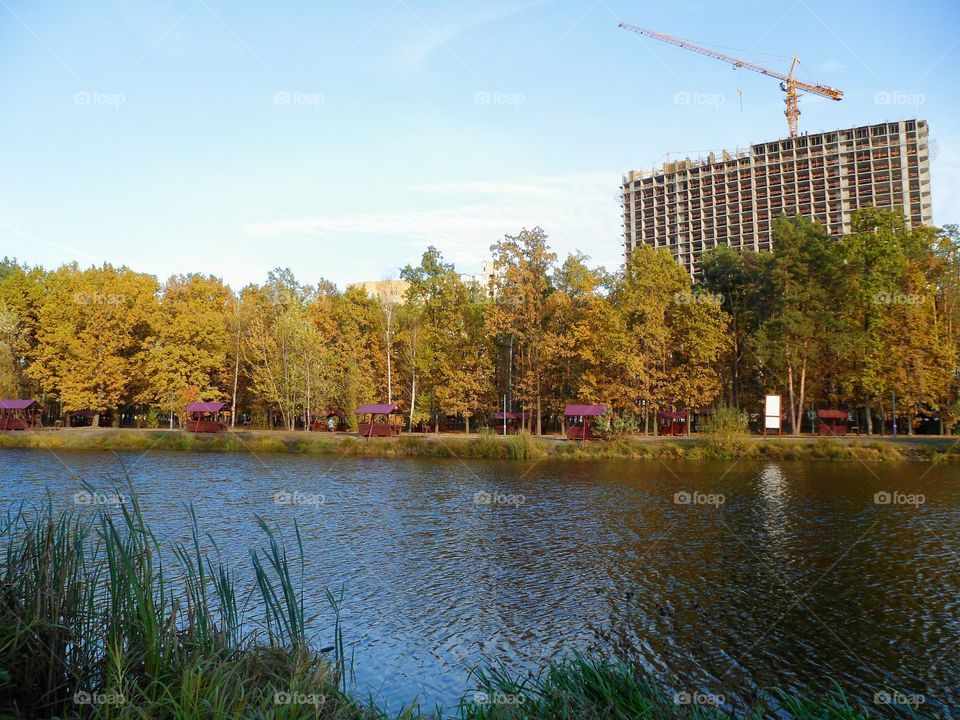 Lake in the city of Kiev autumn park