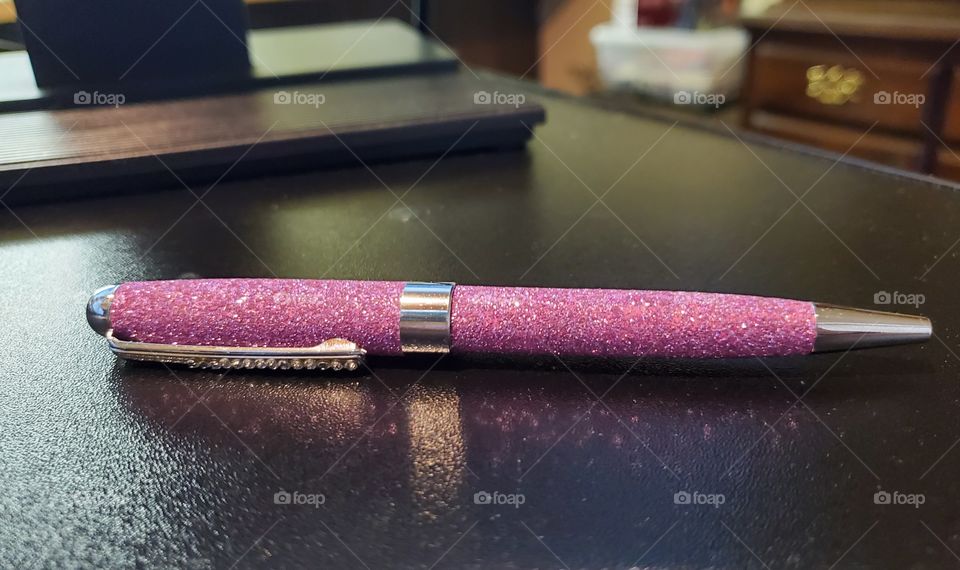 pink sparkle pen