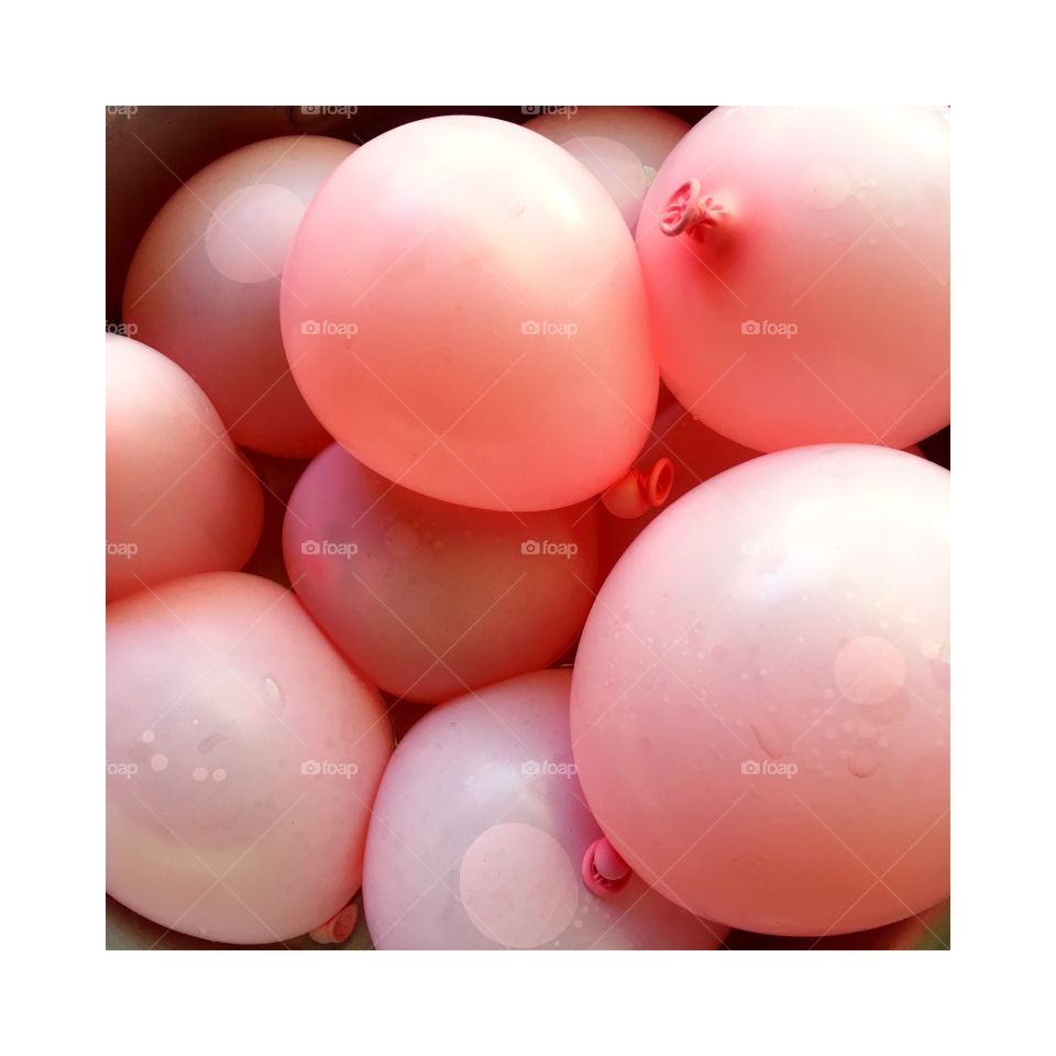 Globos de agua rosas