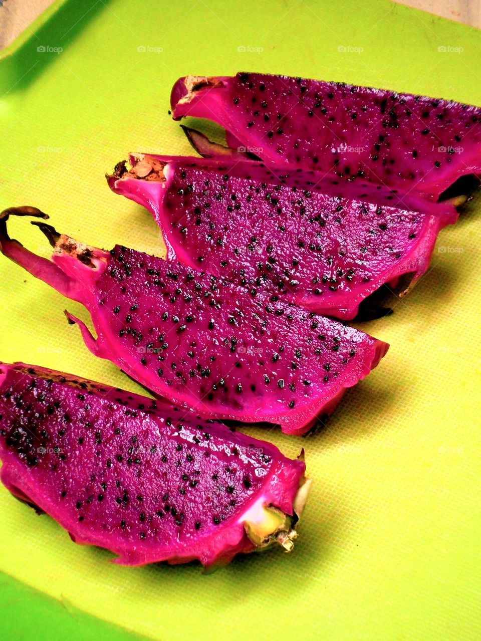 sliced dragon fruit