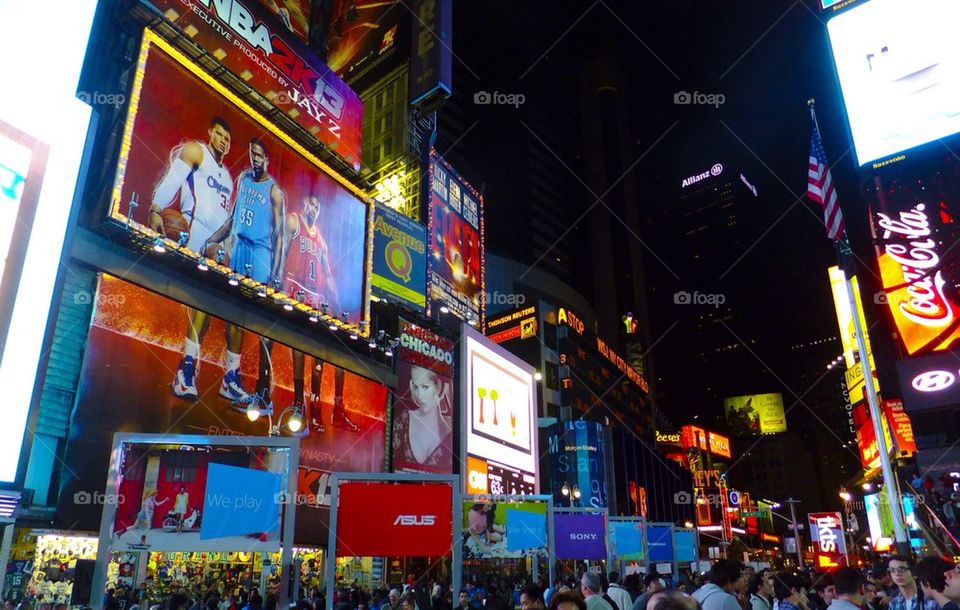 NEW YORK CITY TIMES SQUARE NIGHT LIFE