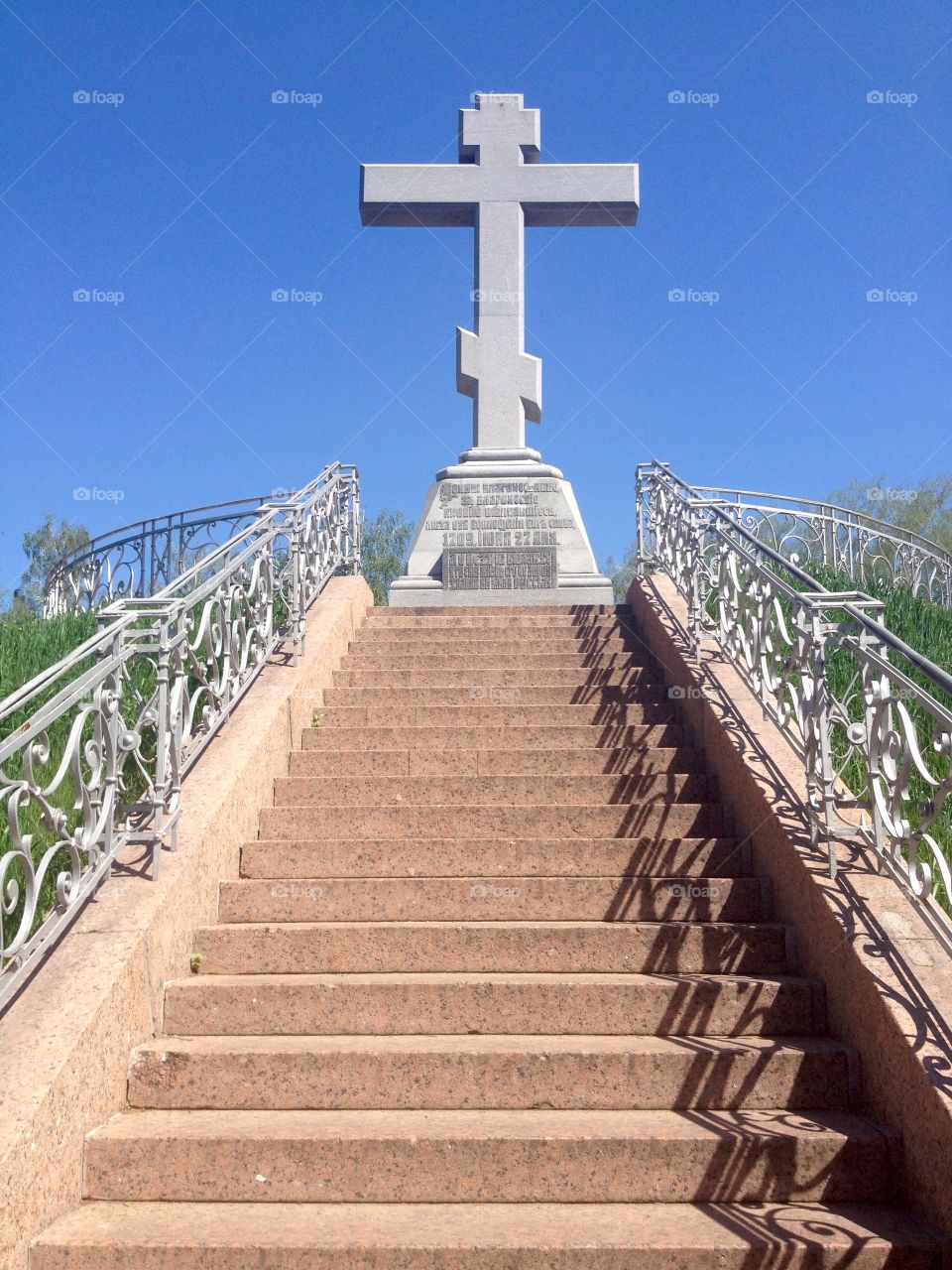 A monument with a rood