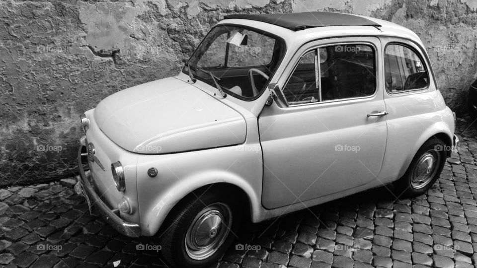 Old Car, Old Town
Roma