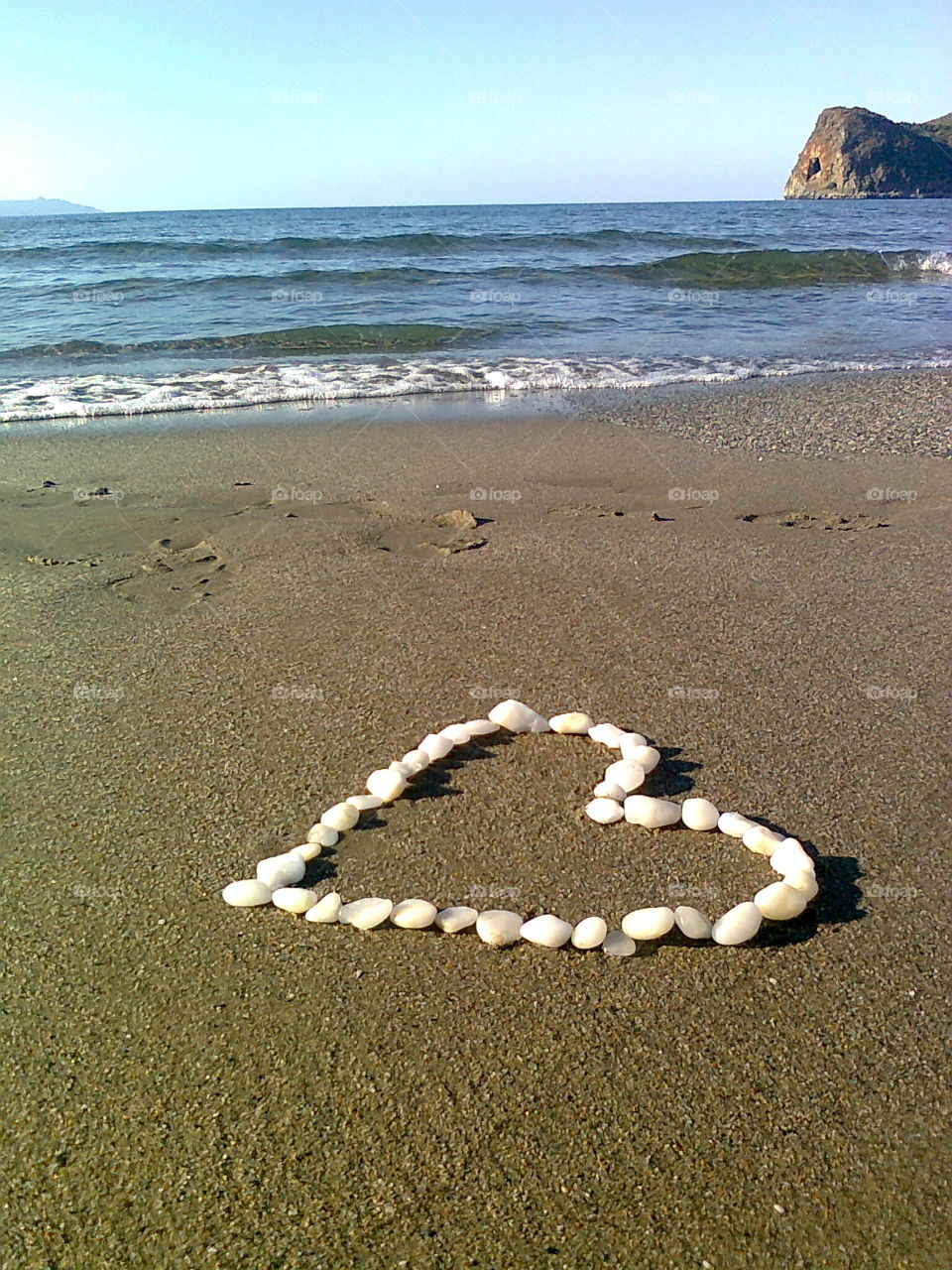 hart made from rocks on the beach