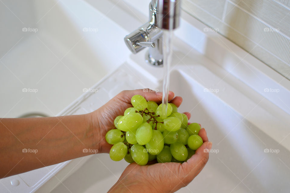 rinsing the grapes