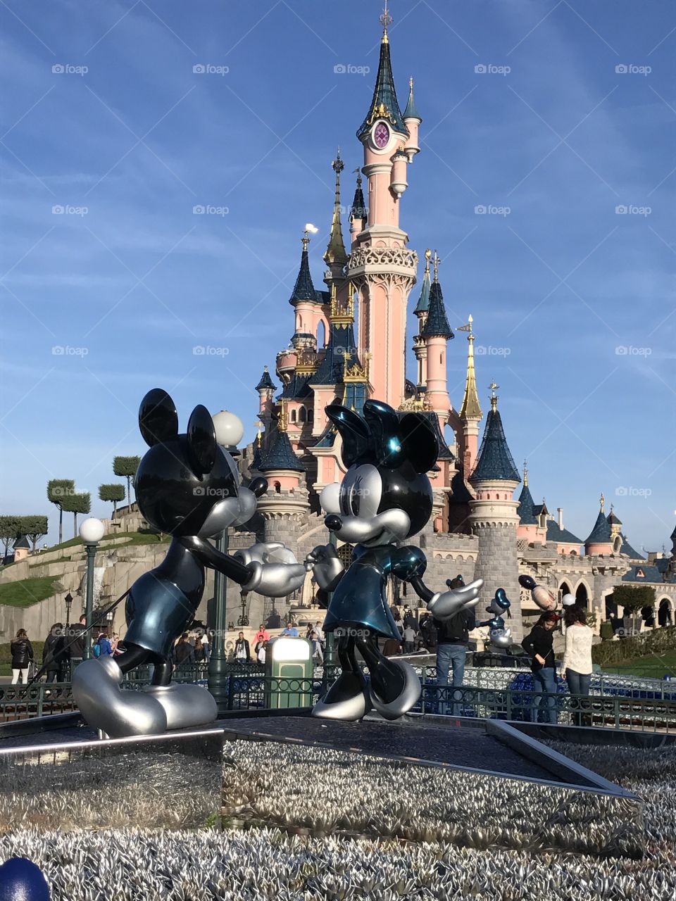 25th anniversary Mickey and Minnie in front of Disneyland Paris castle 