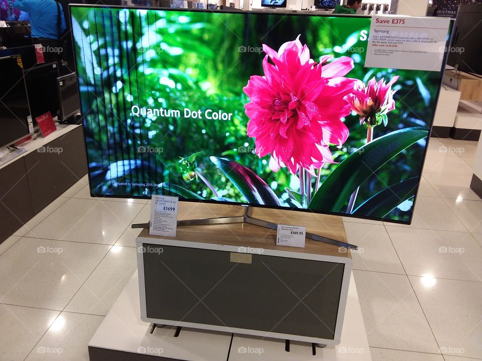 Samsung Quantum dot technology television showing a billion colours on your screen