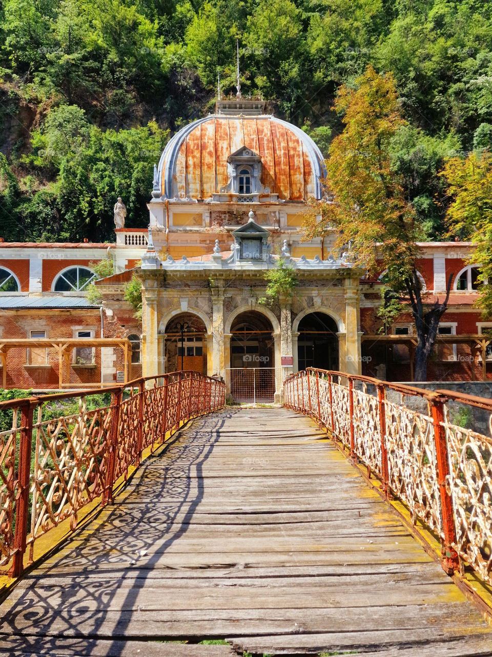 the rusty casino in Herculaneum