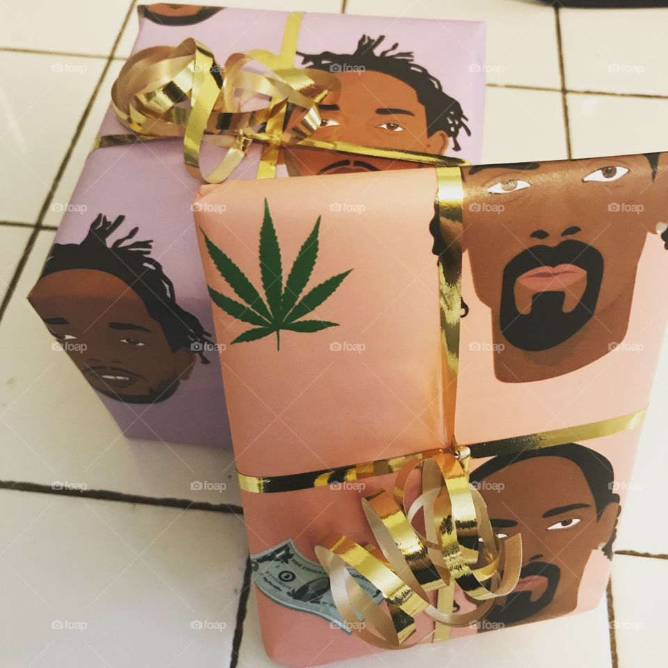 Kendrick Lamar and Snoop Dogg wrapping paper