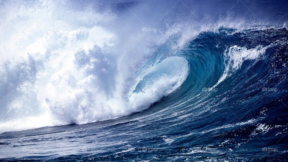 Beautiful Hd high quality ocean wave crashing into the dept of the London seas! 