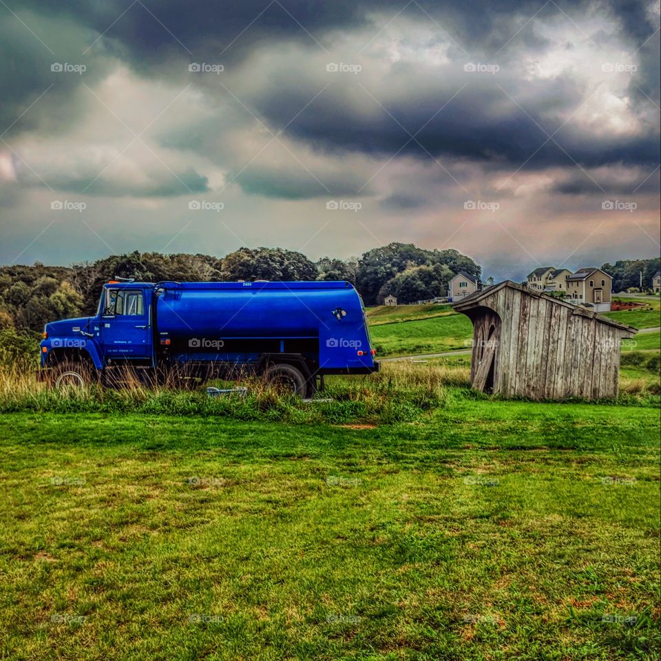 vivid blue and green, striking woodgrain, ominous sky all make for a HD Photo op