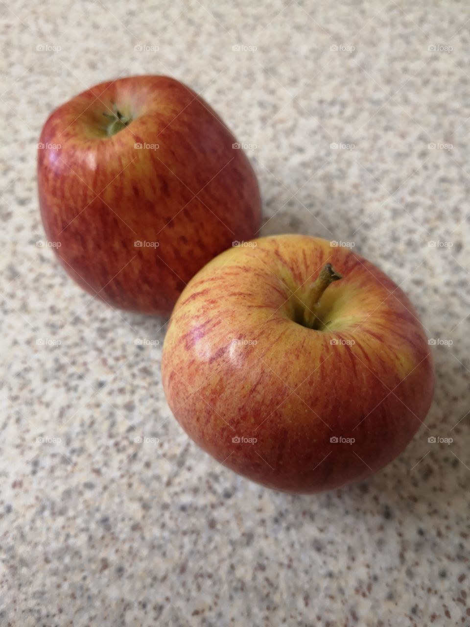 Two apples side by side
