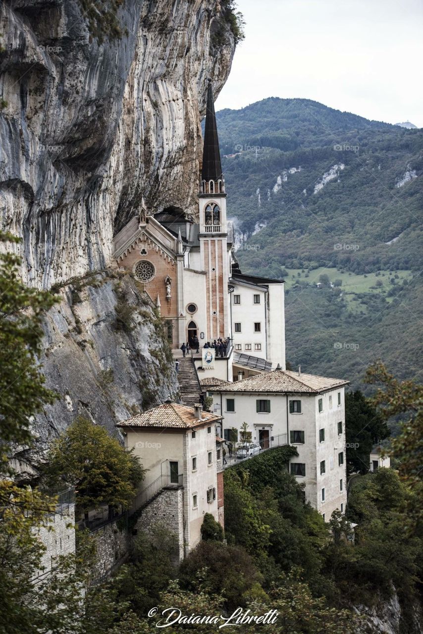 Santuario della madonna della corona
Sanctuary of the Madonna of the crown