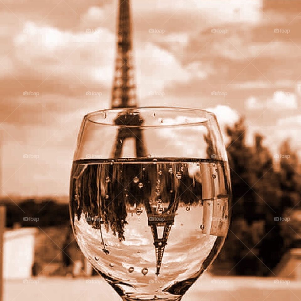 Wine glass reflection 