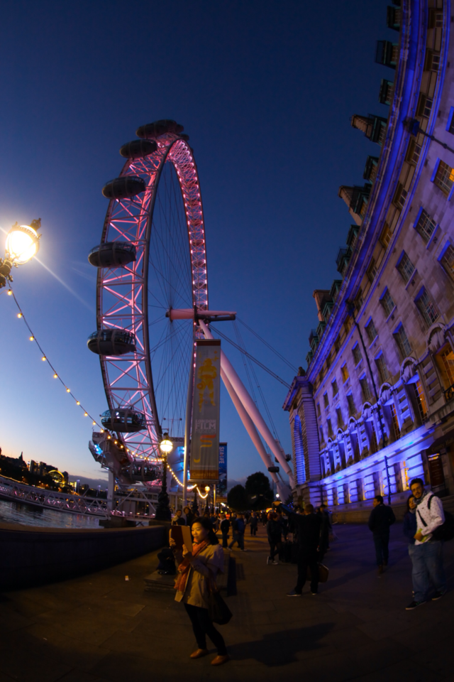 london wheel night creative by maapu