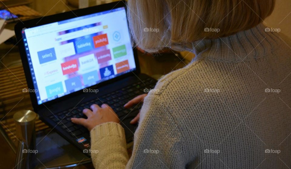 woman working home in laptop